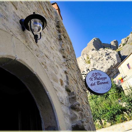 Отель Il Palazzo Del Barone - Stanza Dei Maiorana Пьетрапертоза Экстерьер фото